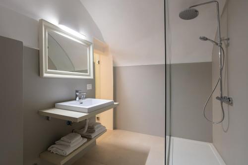 Double Room image 4