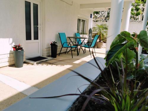 Apartments Lino in Selce