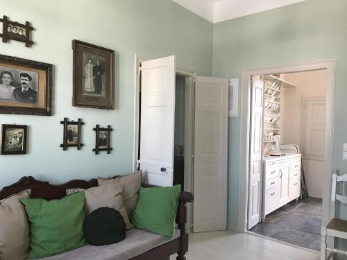 Traditional house in Kechros village, Tinos island gîte à louer Kechros