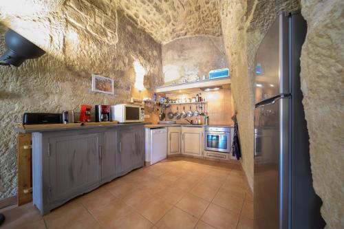 Luberon maison de village entière 2 à 6 personnes (Luberon maison de village entiere 2 a 6 personnes) in Cabrières-d'Aigues