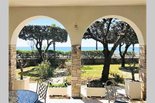 Apartment SeaFront “FioriRossi” fronte mare gîte à louer Giuliano di Roma