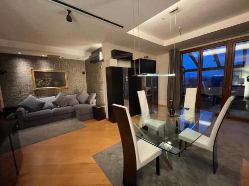 Attico con vista spettacolare e Jacuzzi, Bologna