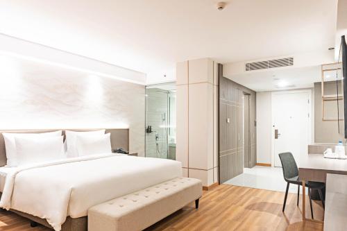 Deluxe Double Room room in Hotel Platinum Tunjungan Surabaya