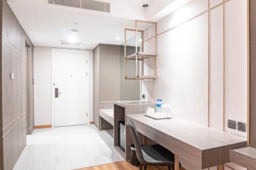 Deluxe Double Room image 2
