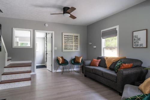 SAND HILL COTTAGE 3 Bedroom Home near PURDUE! River & Park View in West Lafayette, USA