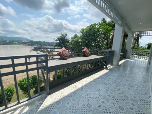 Balcony/terrace, ริเวอร์บรีซ เชียงแสน River Breeze Chiangsean in Chiang Saen (Chiang Rai)