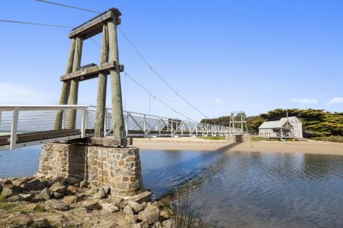 Swingbridge, Lorne (photo 3)