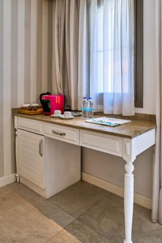 Salonika Suites Room Type - Deluxe Triple Room