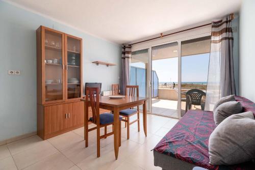  Apartamento Denis Playa 3, Pension in Castelldefels