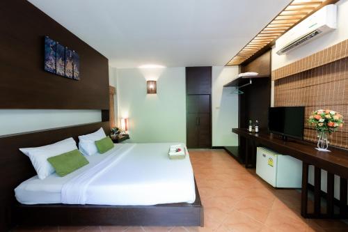Guestroom, River Kwai Bridge Resort (SHA Extra plus) in Kanchanaburi