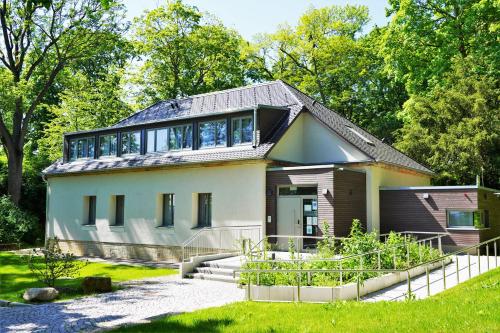 Pulverhütte Gästehaus im egapark - ein Projekt der Lebenshilfe Erfurt Service gGmbH Pulverhütte Gästehaus im egapark - ein Projekt der Lebenshilfe Erfurt Service gGmbH