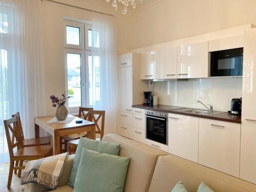 Villa Jenny - Ferienappartement 1 mit Meerblick 71m von Rosa-Luxemburg-Straße entfernt