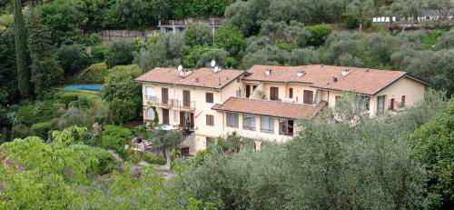 CasaAlma Pool, Terrace & Lakeview