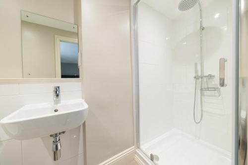Double room, deluxe, shower