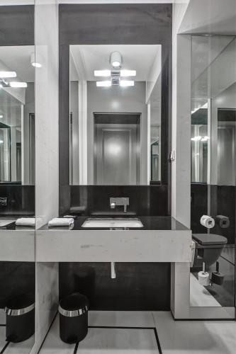 Luxury Suite image 10