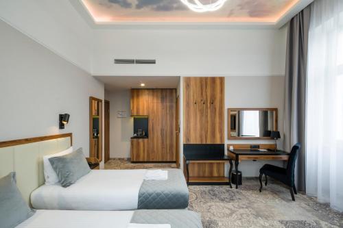 Sky Hotel Krakow - image 10