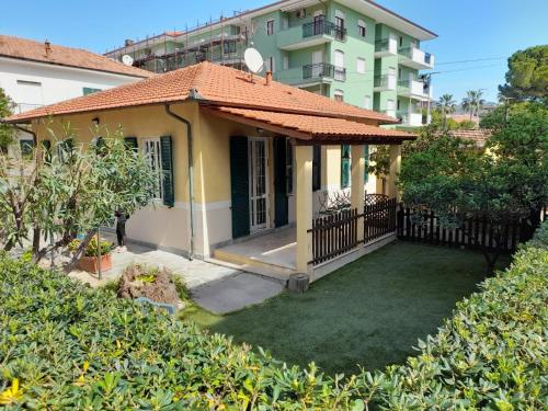 Villa la Casetta con giardino a 30 m dal mare gîte à louer San Bartolomeo al Mare