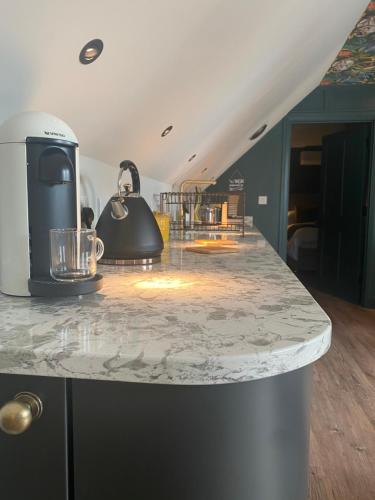 Stylish one bedroom Cotswold Coach House Tetbury in Tetbury