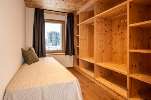 2 bedrooms, 4 beds