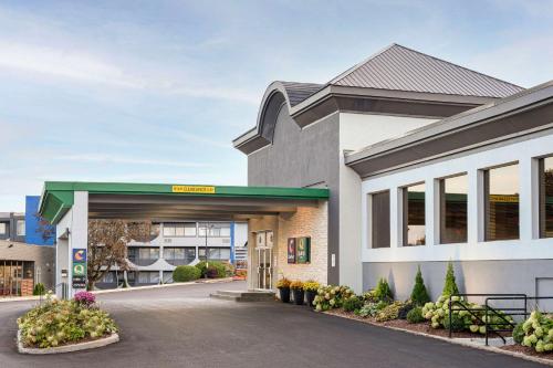 Quality Inn & Conference Centre Kingston Central - Accommodation - Kingston