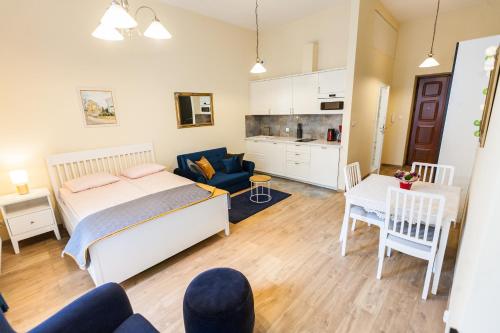 Vintage Sebastiana Apartment 3
