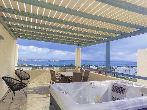 2 bedrooms, 4 beds
