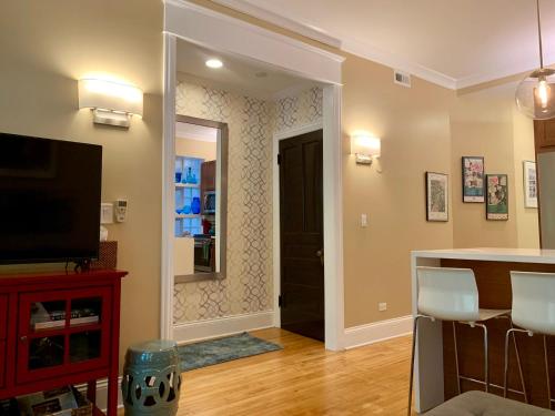 1F Cozy Home in Little Italy near Downtown West Loop United Center in Chicago, USA