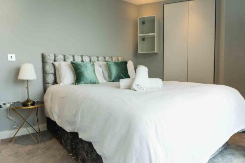Gunwharf Quays Apartments - image 2