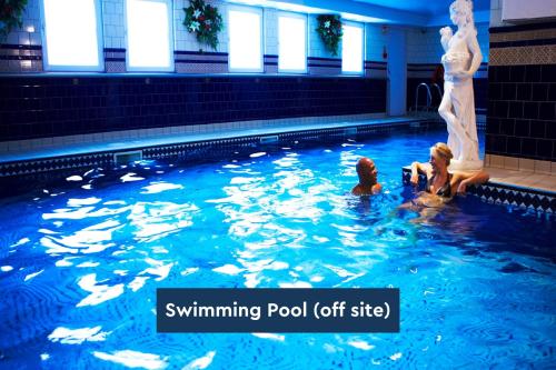 Swimming pool, The Spa Chalet Scarborough Hot tub, pool, gym, beach location in Scarborough