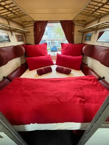 Übernachten im nostalgischen Bahnwaggon in Bogen, Deutschland
