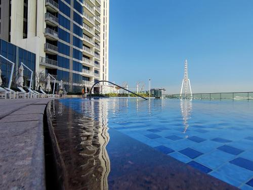 Waterfront Luxe Apt with Bluewaters Island Views - image 10