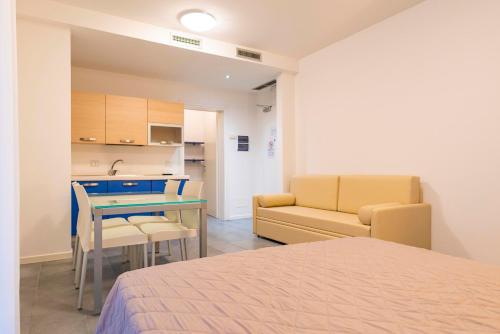 Studio with Sofa Bed image 6