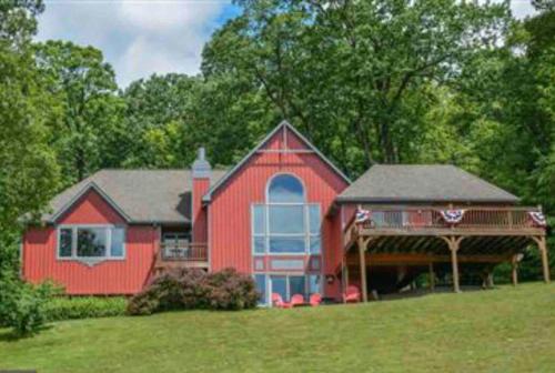 Primo Vista! Spectacular views, Dock Slip, Hot Tub in McHenry (MD)