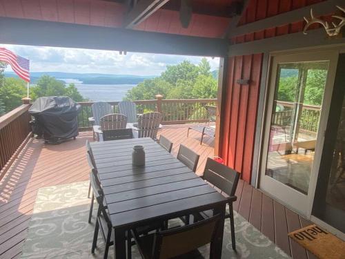 Primo Vista! Spectacular views, Dock Slip, Hot Tub in McHenry (MD)
