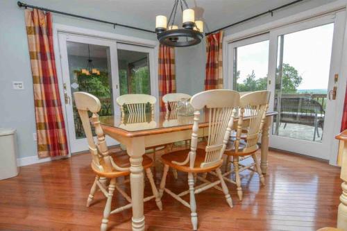 Primo Vista! Spectacular views, Dock Slip, Hot Tub in McHenry (MD)