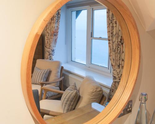 Superior Double or Twin Room with Sea View image 4