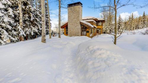 Five-Bedroom House image 10