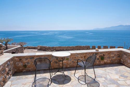 高拉斯傳統賓館 (Goulas Traditional Guesthouse) in 莫奈姆瓦夏