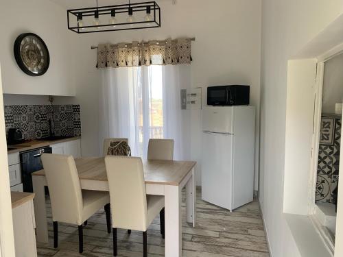 Les dahlias appartement 4 personnes Jacuzzi Barbecue Jardin arbore Climatise in Agde City Center