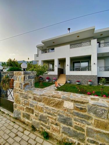 Eirini & Manolis Apartments - Tap to explore photos