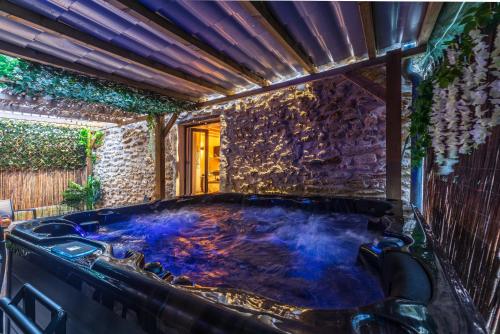 Gyógyfürdő, Suite SPAtio - Jacuzzi Privé - 20min Disneyland PARIS (Suite SPAtio - Jacuzzi Prive - 20min Disneyland PARIS) in Touquin