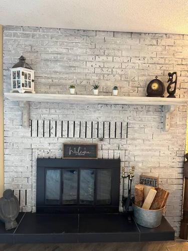 Main Floor Bright & Spacious Apartment