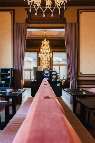 Golden Tree Hotel - image 2