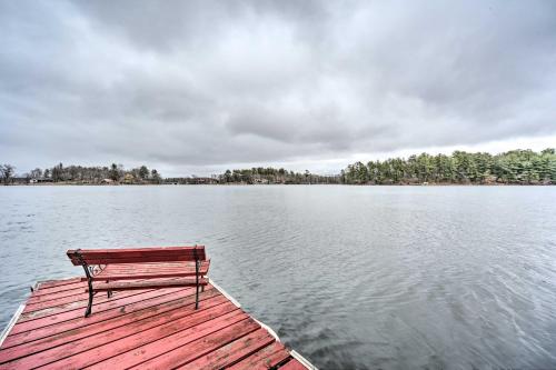 . Osceola Cottage with Dock Situated on Wind Lake