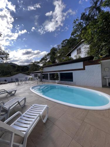 Úszómedence, Pousada Valle dos Passaros in Penedo (Rio de Janeiro)