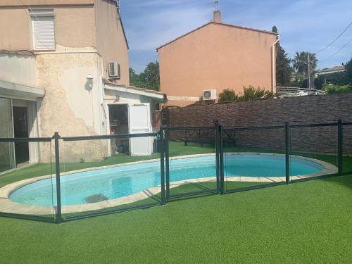 Petit appartement chez l’hôte avec piscine