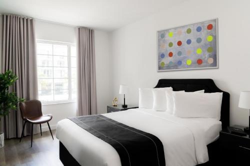 Deluxe Queen Room image 2