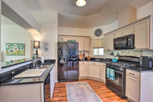Chic Kyle Home with Patio - 20 Mi to DT Austin! - image 10