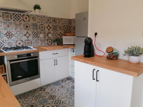 Konyha, La CABANE AUX ECREVISSES - LES PIEDS DANS L'EAU in Chateauneuf-Les-Bains