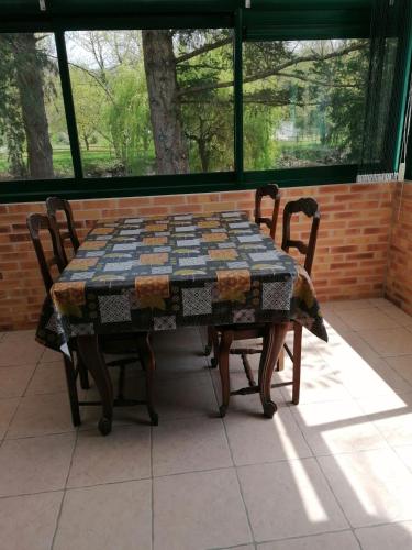 Létesítmények, La CABANE AUX ECREVISSES - LES PIEDS DANS L'EAU in Chateauneuf-Les-Bains